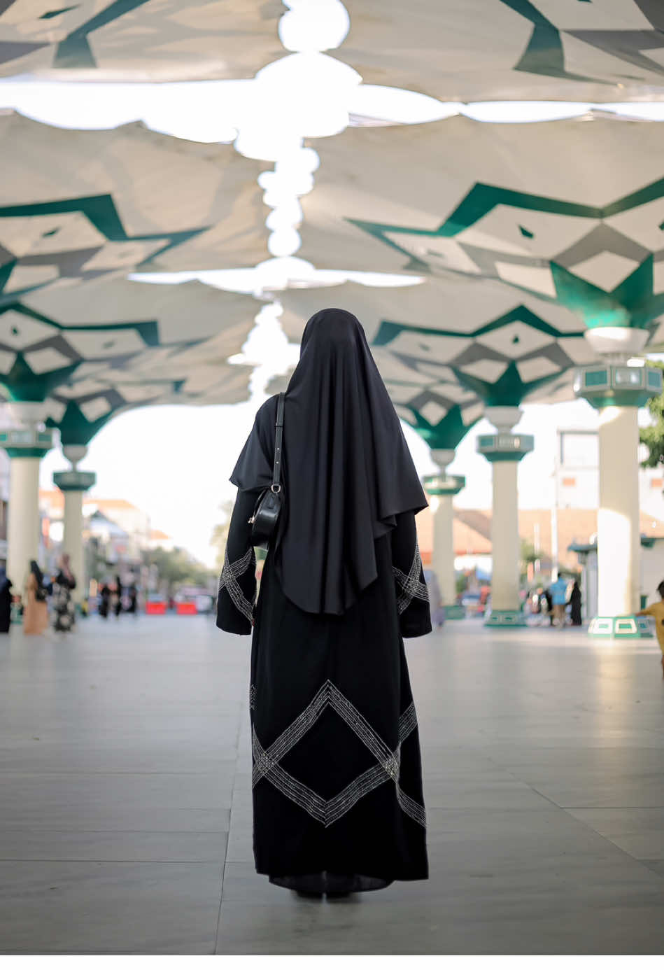 Jalan-jalan sore di Madinah van Java | buat kalian yang sering ke alun-alun pasuruan tapi gapernah punya foto atau video yang bagus di sana,bisa langsung dm atau chat wa admin yaa 😊 #madinahvanjava #alunalunpasuruan #fyp #pasuruan 