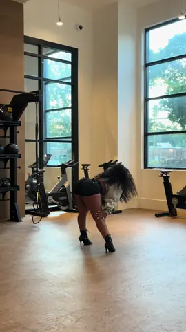 Wgft 🤍  🧠: @tynereaaa @hhdanceco (on Instagram) love her down! 