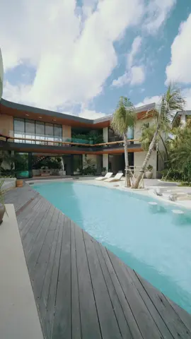 Tag your squad—the one that deserves this! With space for everyone to spread out and so many spots to hang, this villa is made for making memories. 📍 Casa Alyce: Located in Umalas, Bali - 💫If you want the best deals comment “tropical experience” - #thetropicaldoor #pool #bestairbnb #bali #beautifuldestinations     