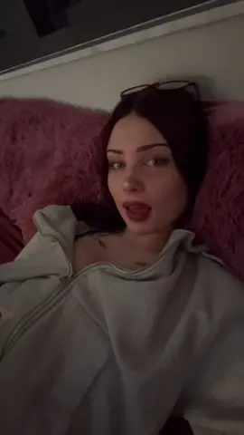 @Skarletfyre is my backup TikTok if you wanted to follow it :) and skarletfyreee is my new insta also:)) #bpd #bpdtiktok #fyp 