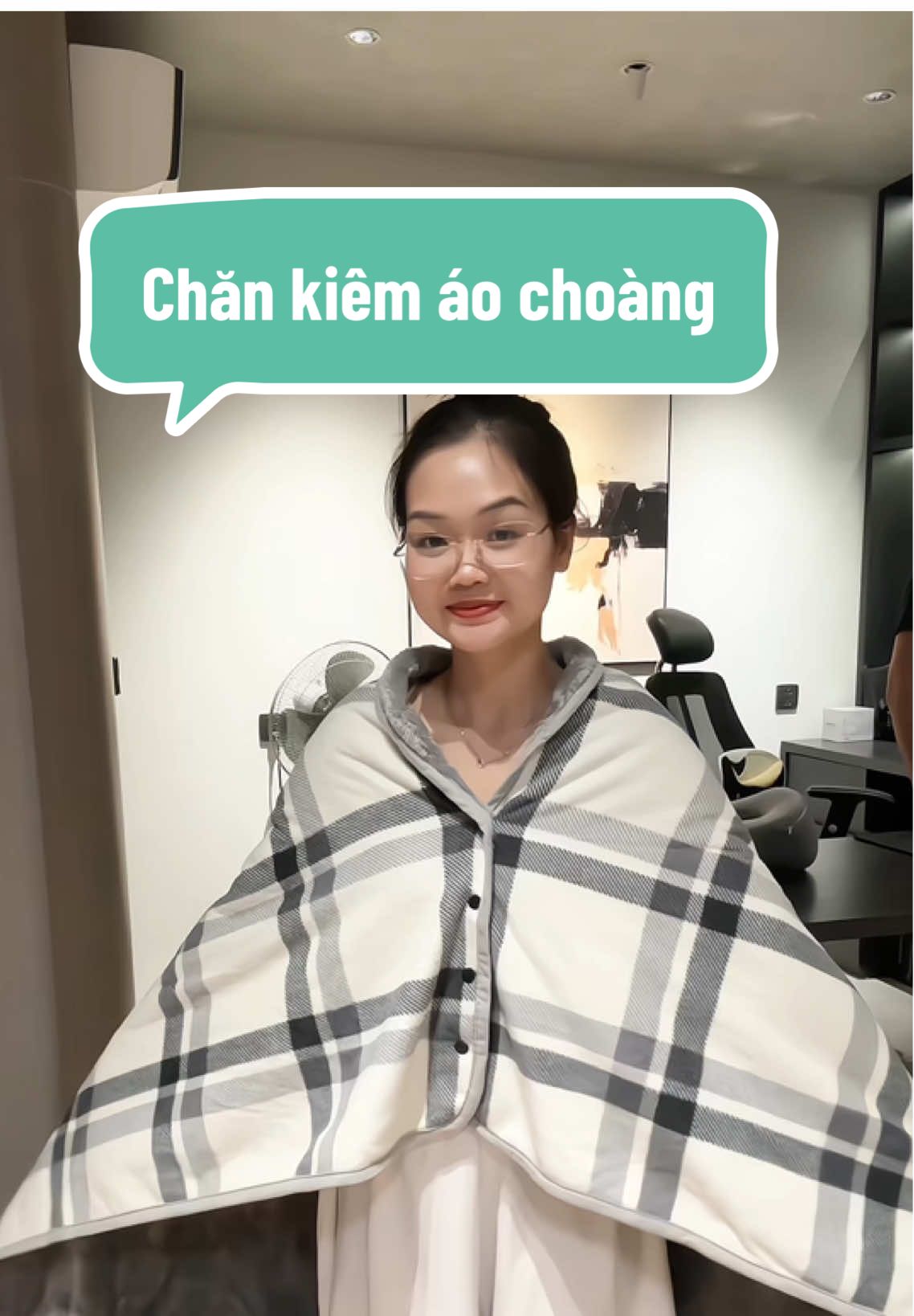 Tưởng áo choàng mà cởi ra thành cái chăn #metayreview #changiuam #chanvanphong #aochoang 
