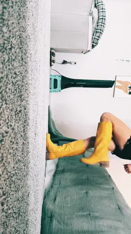 👢👢