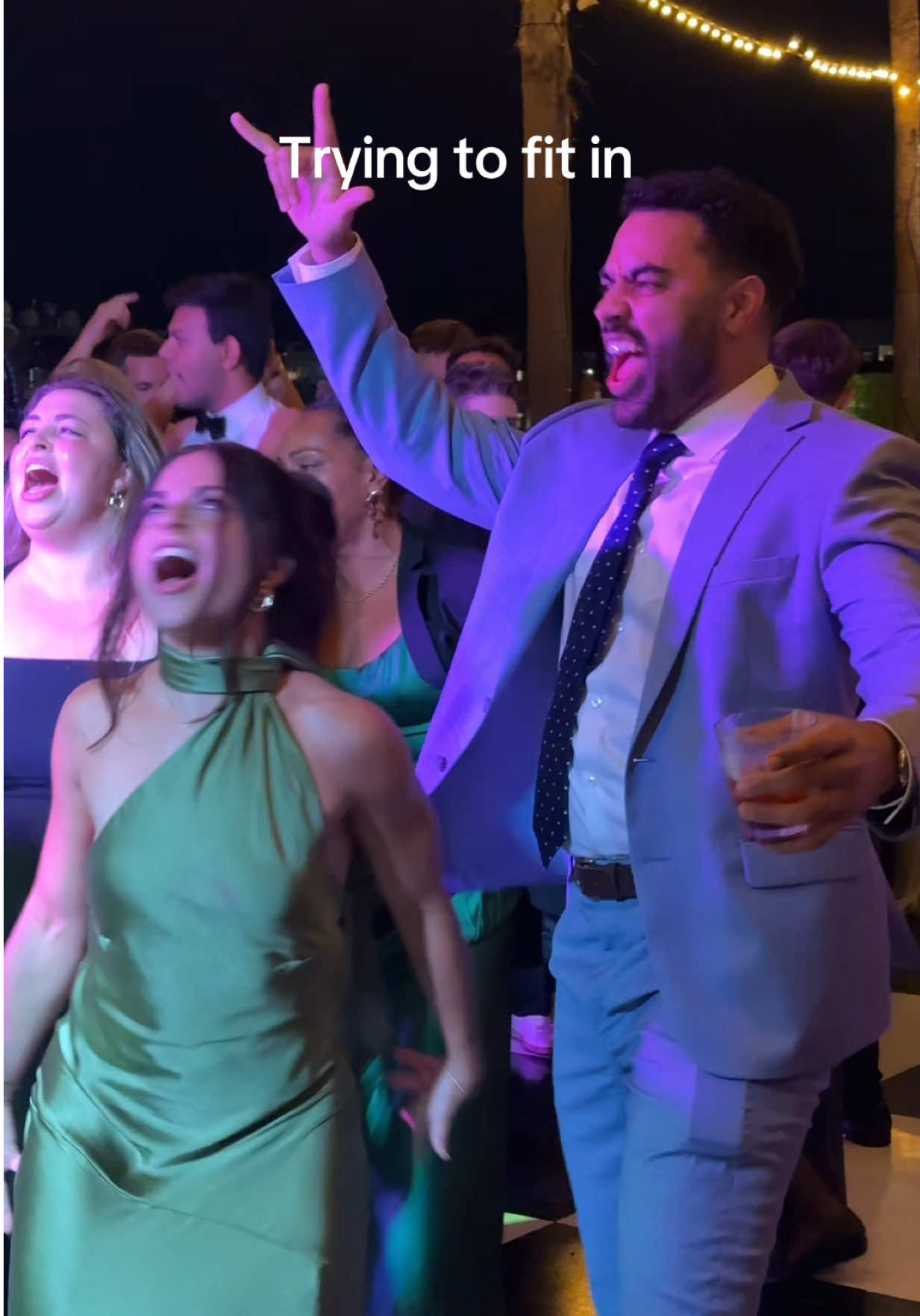 Mr. Brightside at an all yt wedding 👨🏾‍🎤🤘🏽