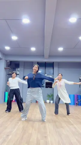 Thandi thandi pawan chali #foryou #foryourpage #mayadancestudio #bollywood @Balaji mobile @कलश couture and boutique 