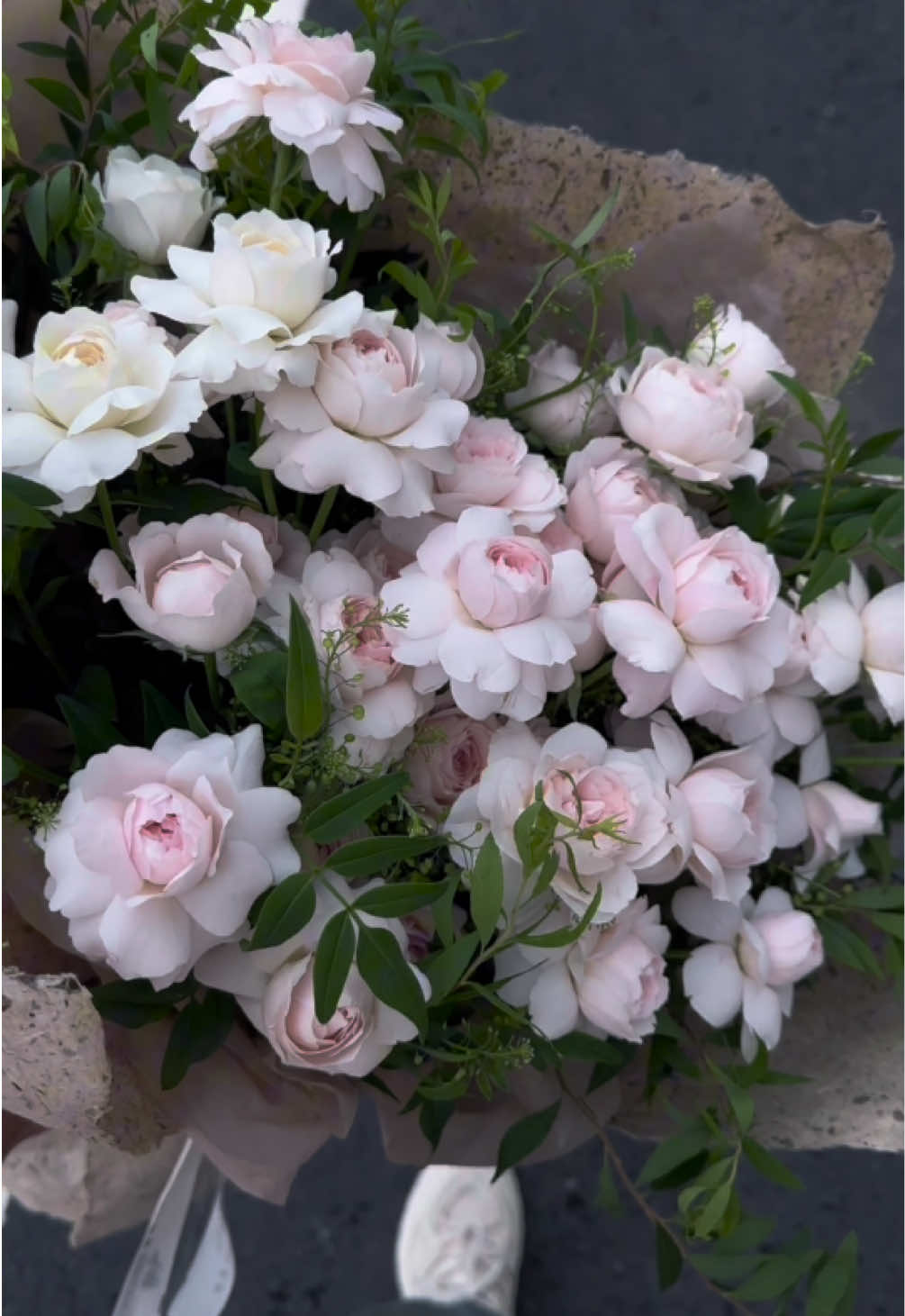 Hoa hồng trắng pastel #simeflowers #simeflorist 