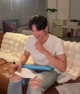 ichae memainkan piano,  lagu I Find You By Doyoung 😍 #leechaemin #yoona #doyoung #kpop #fyp 