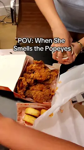 She Pop Out When the Popeyes Coming😂 #poveating #fypシ #viralreels #mukbang #Foodie