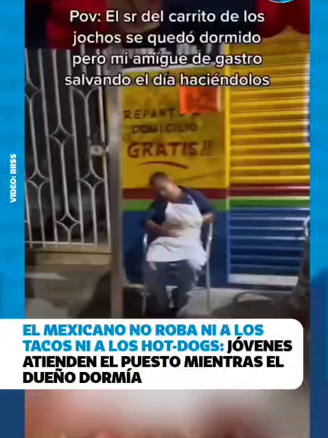 ¿Confiarías tu negocio a unos extraños? Un grupo de jóvenes muestran su bondad cuando, al encontrar a un vendedor de hot dogs dormido, ¡decidieron tomar las riendas del puesto! Atendieron a los clientes, cobraron y, al final, le entregaron al dueño el dinero de la noche, cargado con su propia cena. Un acto de honestidad y servicio que inspiró a muchos. #Honestidad #BuenasAcciones #HotDogs #negocio