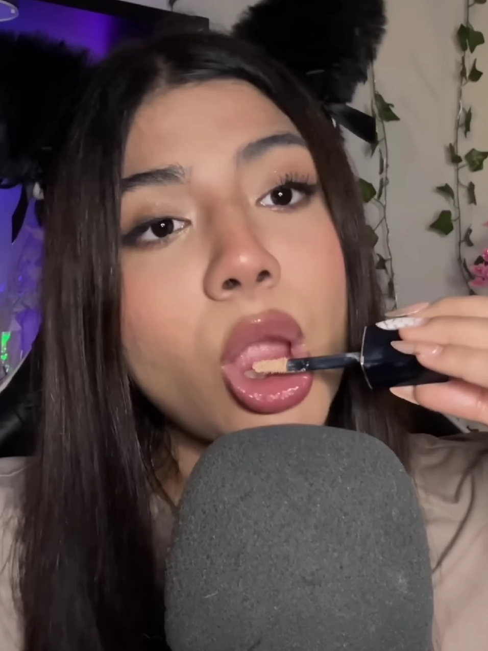 ASMR MOUTH SOUNDS 👅  #asmr #asmrmouthsounds 