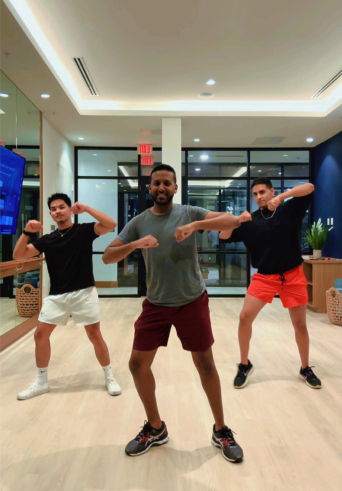 Pre-workout with the boys 🏋🏽 #Dance #Asians #Filipino #Trini #Indian @KeaneB4 @carlo 𓆩♱𓆪 