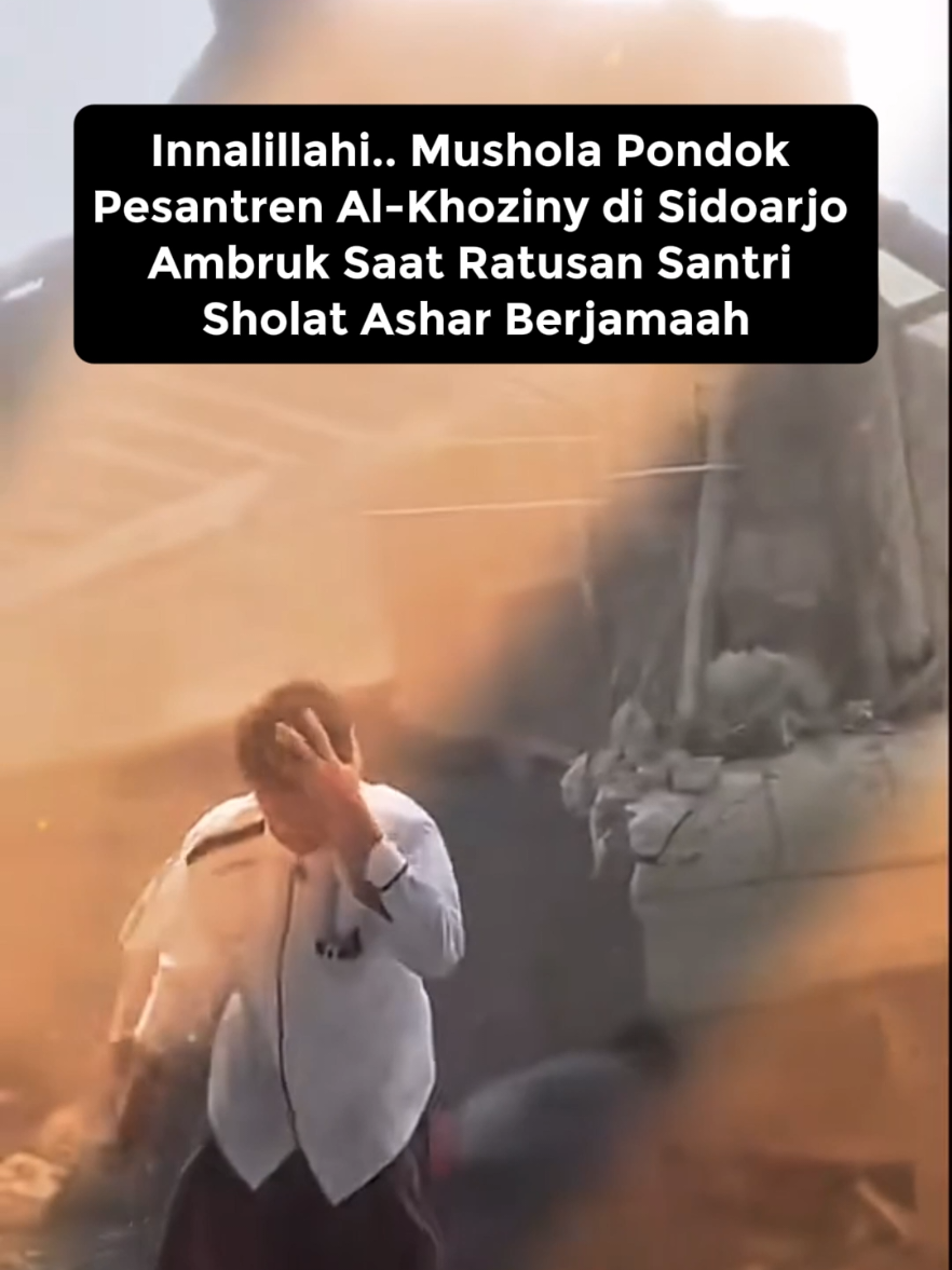 Bangunan Pondok Pesantren Al-Khoziny di Buduran, Sidoarjo, ambruk pada Senin (29/9) sore saat ratusan santri tengah melaksanakan sholat berjamaah. Basarnas menduga pondasi tidak kuat saat proses renovasi, sehingga bangunan empat lantai runtuh hingga ke lantai dasar. Evakuasi masih berlangsung, puluhan ambulans siaga di lokasi. Semoga tidak ada korban jiwa atas peristiwa ini.🤲🏻 Sumber: Republika #DoNation #CintaQuranFoundation 