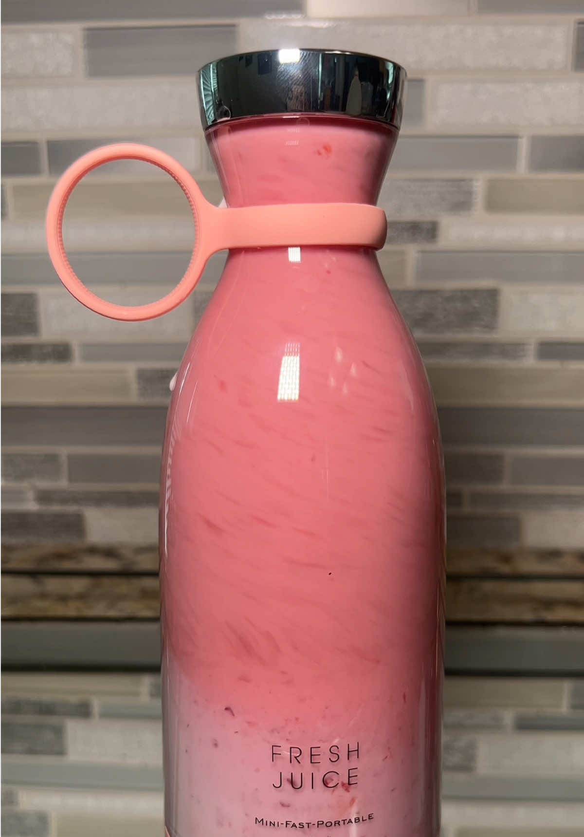 What should we blend next? 🍓 #freshjuice #smoothie #milkshake #portableblender #foryoupage 