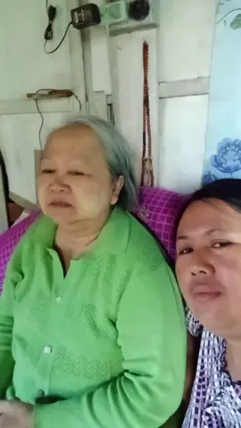 အမေ့အနမ်းမခံရတာကြာနေပြီမို့အမေ့စီကအနမ်း တောင်းကြည့်တာ..ဘာကဝမ်းနည်းမှန်းမသိတော့ပါဘူး...😔😔😔#ဦးခေါင်းအကြိတ်ခွဲစိတ်ထားတဲ့ #မီးဆာကုန်ဆီခမ်းရောက်နေတဲ့အမေ #ကင်ဆာရောဂါသည်လေးပါ #ကိုယ့်ကိုချစ်တဲ့သူတွေစိီရောက်ကွာ😔😔 