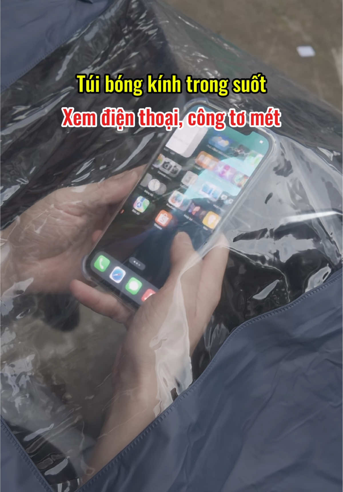 Nói không phải khen chứ trời mưa có con áo mưa này đi xe máy tiện ghê mọi người ạ, mang cặp sách hay balo, đồ cá nhân theo cũng yên tâm hẳn đỡ lo ướt nhẹp #aomua #aomuaxemay #aomuachoang #aomua2dau #quangnghene 