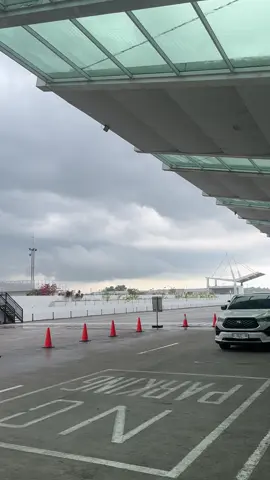 Kencang anginnya lurr #sepingganairport #bandarasepinggan #balikpapan #fyp #fypdong 