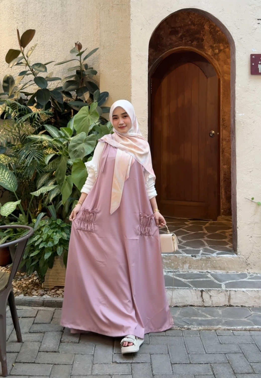 manset  @faridaaa outfit dress cute hari ini cek di kerkunn siniii 😗 #OOTD #dress #cute 