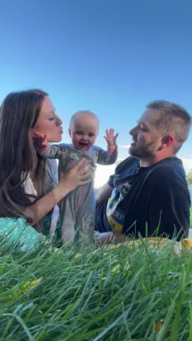 She’s not the biggest fan of kisses #whimzielogan #fyp #babies #kisses #grumpy 