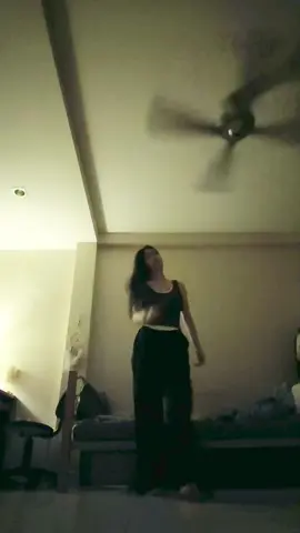 It's dark cause my room is messy😹gomennasai🙈 #aliceklp48 #allthestars #globaldance 