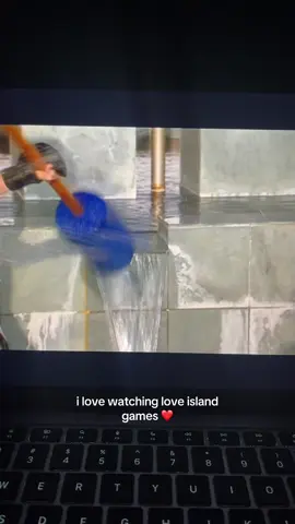 this duel was intense😀 #zoey101 #loveislandgames #LoveIsland #fyp #funny 