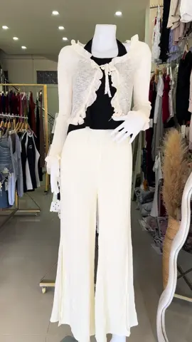 ✨New Arrival✨ အလန်းဆုံး ထည့်စပ်ထားတဲ့ Set လေး 🖤🤍 မိမိရဲ့ casual look ကို feminine touch ပေါင်းပေးမယ့် design လေးပါ။ 👉 Soft & airy material 👉 Summer မှာလည်း အေးအေးလန်းလန်းဝတ်နိုင် 👉 နေ့စဉ်သုံး casual / outing look အတွက် အဆင်ပြေပါတယ်နော် 📍 ရောင်းရင်းဝတ်ရင်း အလှတရားကို တိုးပေးမယ့် item လေး 🌸 #NewStyle #OOTD #FashionVibes#trend #fyp @poeeiphyuwin247 