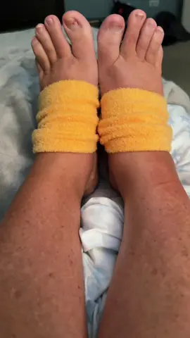 Watch how fast these heel socks turn rough into smooth 👀✨@Dr. Frederick’s Original #MoisturizingHeelSocks #footcaretok #tiktokmademebuyit #dryskinhack #tiktokshopcreatorpicks 