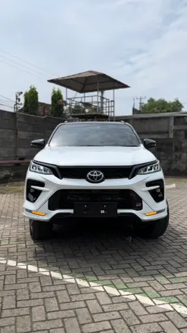 NEW FACELIFT Toyota Fortuner 2.8 VRZ 4x4 GR-Sport TSS Two Tone (Black - Platinum White Pearl). Memberikan Tampilan yang Garang dan juga Elegant. Info Pemesanan Toyota Sumatera Selatan & Bangka Belitung Hub: Benny Tan - Account Executive Toyota 0812-7217-0101 #toyotafortuner  #fortunerlegender  #palembang  #promotoyota  #fortunerlover 