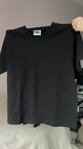 Áo Thun Boxy Cổ V-Neck Valley #aothun #xuhuong #phoidoxinh #macdepmoingay #fyp 