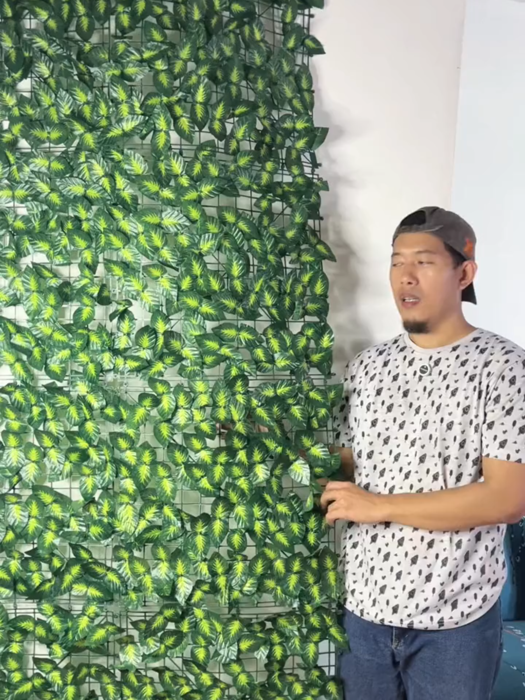 Backdrop pesta atau dekor kamar? Bisa semua! Tirai daun multifungsi ini bikin suasana makin hidup & sejuk dilihat. Desain rimbun, warna alami, dan gampang dirakit. Nggak perlu ribet, hasilnya elegan banget! 🌿#tiraidaun