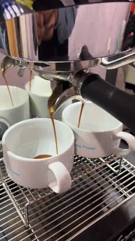 #coffee #coffeetiktok #coffeelattee #fyp #trending 