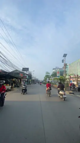 Nih yang reques📍jln Depan CCC Cifest ,ada yang tau ini jalan sebenarnya arah mana? Kok bingung saya#cikarang #cikarangpeople #cifestcikarang #cikarangselatan 