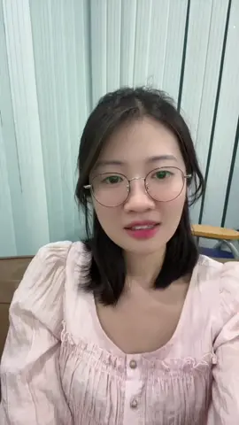 Mưa chẳng ngớt xíu nào, tối qua tớ lên Hà Nội, mưa cũng trắng trời, không nhìn được phía trước bạn lái xe phải đi thật chậm, mất cả 4 tiếng mới lên được đến đây.  Nay đi làm cũng chẳng thấy hết mưa, đây thì ngập, quê cũng ngập. Mn vất vả quá. 