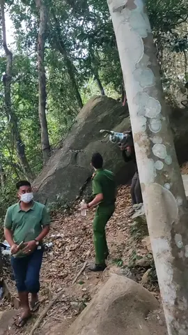 Tháng nắng còn nguy hiểm nói gì tháng mưa này. khuyên thiệt tình mấy ace đi phượt hay trải nghiệm, hong nên đi núi bà đen vào tháng mưa này nhá hihi 