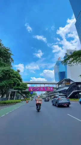 Benhil street view  • • • #jakarta #bendunganhilir #cityview #storywa #vibes 