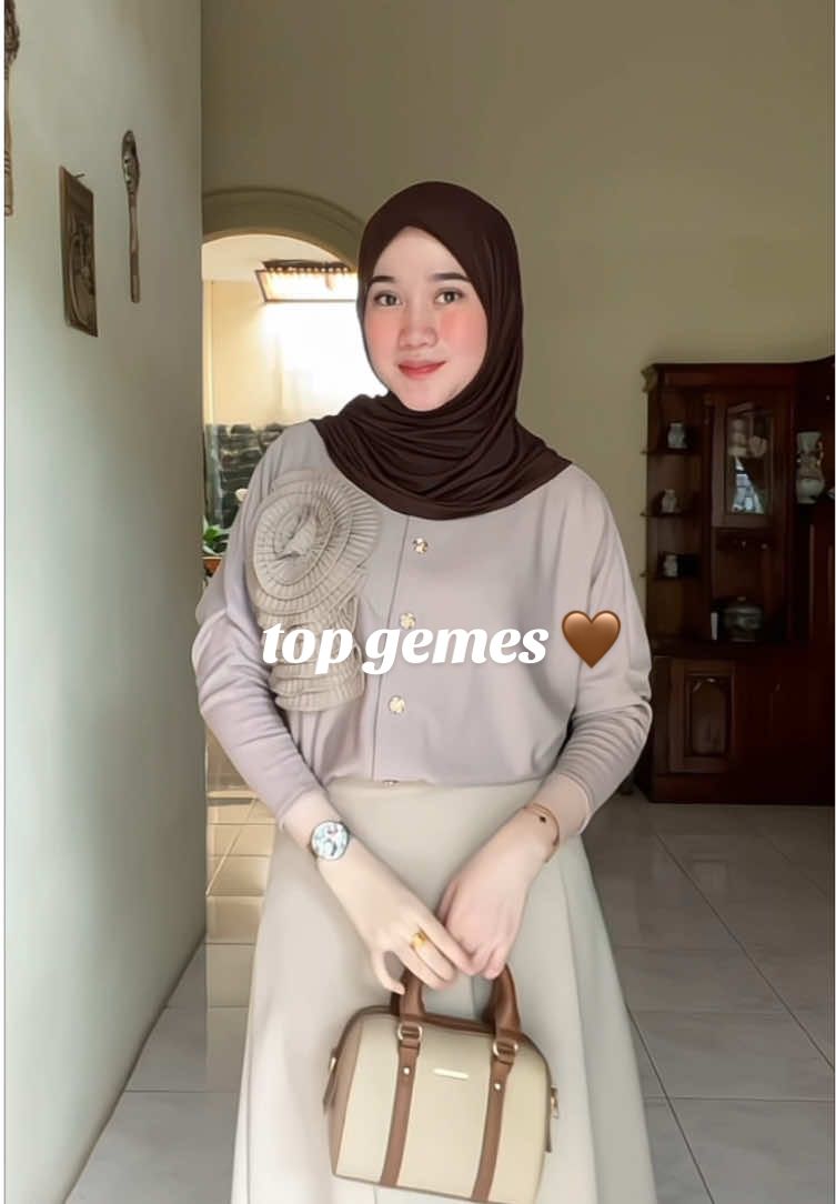 cakep bgtt atasan aku dari @Dippew 🤎 #fitcheck #outfitideas #outfitcheck #rekomendasioutfit #blouse 