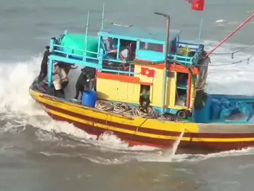 Miền trung ơi xin đừng mưa nữa... nước ngập hết rồi #mientrung #bão #mưa #vietnam #iloveyou 