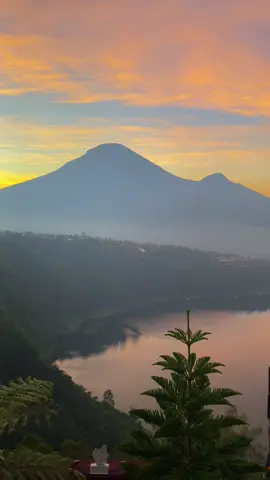 Datang dan lihatlah:) 📍Bagas Luxury Camp Telaga Menjer, Maron, Garung, Wonosobo. ☘️More info & reservation 📲+62 811-3881-6668 📱Booking.com 📱Agoda 💫Feel The Experience With Us #bagasluxurycamp #penginapantelagamenjer #villatelagamenjer #glampingtelagamenjer 