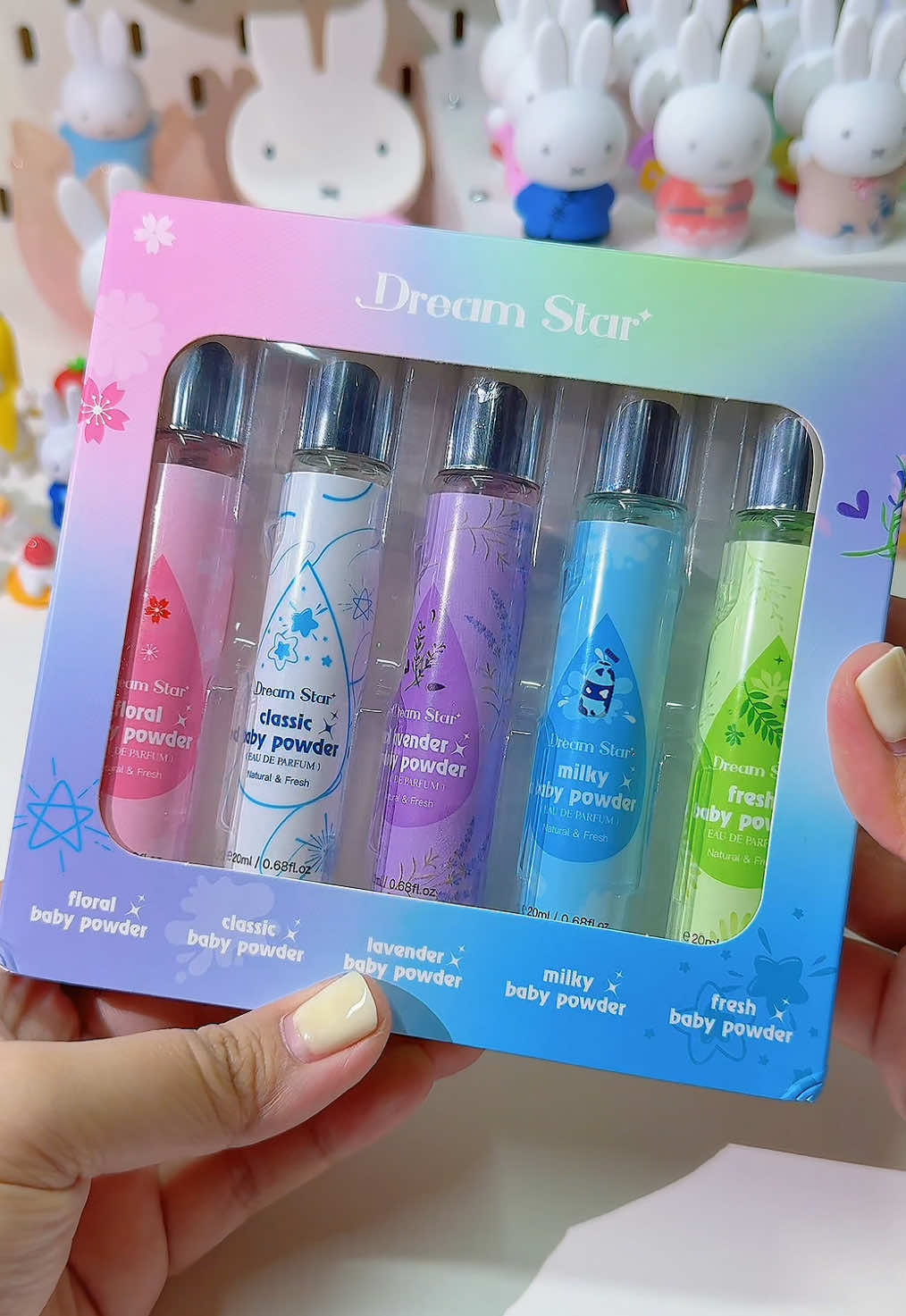 Fresh na perfume hanap mo? Try mo muna to, amoy baby powder at hindi masakit sa ilong. 5 scents pa marereceive mo, ang affordable! Pwede pang gift or share kayo ng friends mo🤗 #dreamstar #perfume #babypowder #fyp 