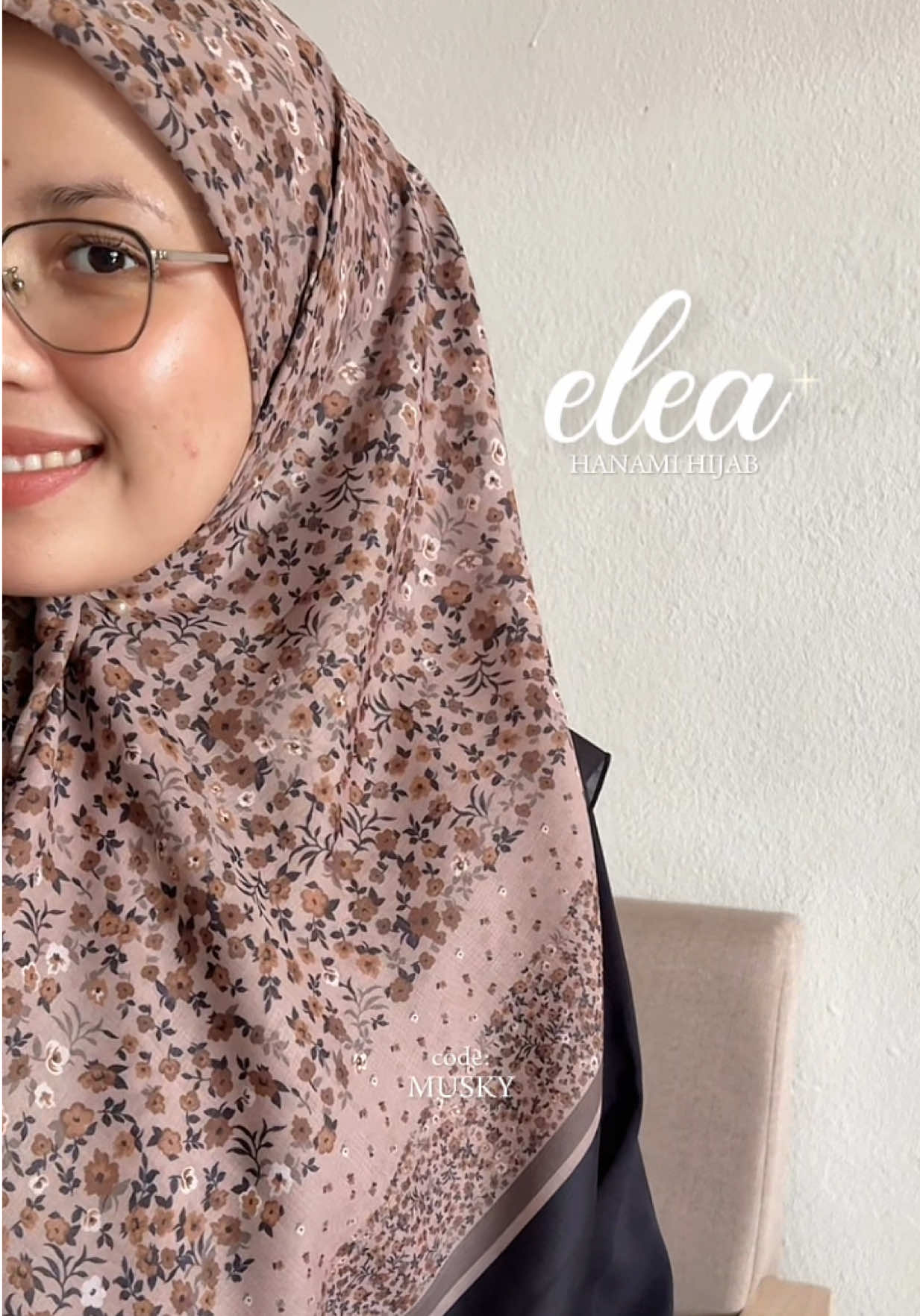 tiga code ni boleh pakai baju hitam 🖤✨ the quality you can never resist, only from @HanamihijabsHQ. B45 B50 available tau! #bawalprinted #bawalcottonprinted #fyp #hanamihijab #bawalhanami 