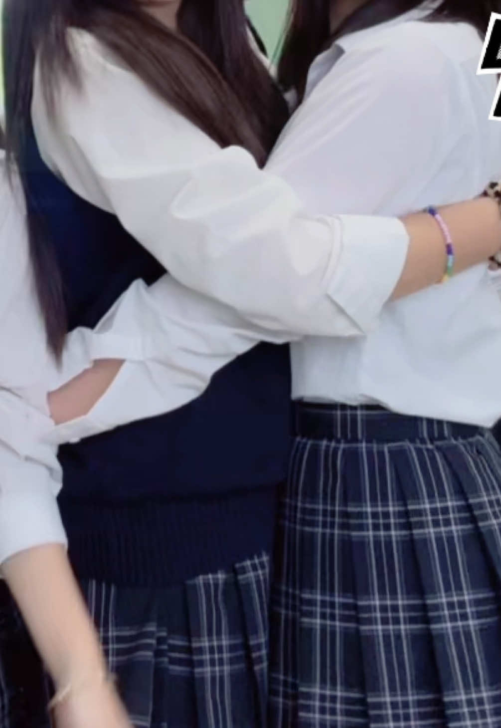 りおん氏。。？？後ろで飛んでる奴かわいいな