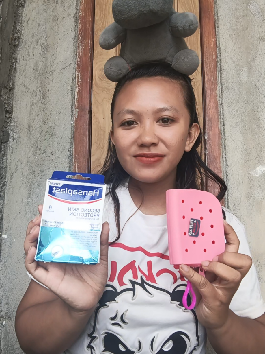 Plester untuk membantu merawat luka di wajah meski harus pake makeup karena dia itu super tipis, elastis, dan transparan by Hansaplast. #Hansaplast #Secondskin #HealFasterLikeSecondSkin #TenangBawaHansaplast #AcnePatch
@hansaplast_id 