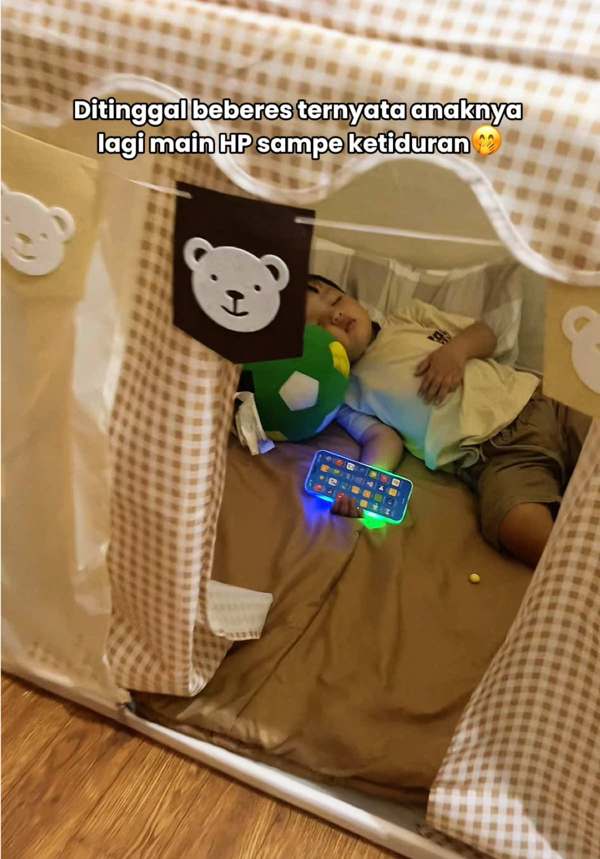 Membalas @COFECANCER🦋 ini hp nya aman buat anak ya karena tanpa radiasi dan banyak fitur edukasinya jadi belajarnya lebih seru, gaperlu boros beli baterai karena cuma perlu di cas kalo abis baterai nya😍 #hpedukasi #hpanak 