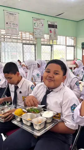 Enak banget ya deeeek 🤤 #makanbergizigratis #mbg #anaksekolah #giziseimbang #fypageシ 