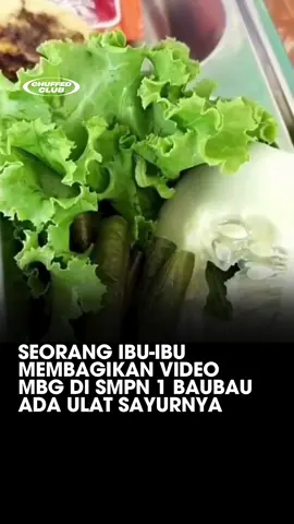 🍽️ SEORANG IBU-IBU BAGIKAN VIDEO: MBG DI SMPN 1 BAUBAU ADA ULAT SAYURNYA! Viral di media sosial, seorang ibu mengunggah video yang memperlihatkan makanan bergizi (MBG) yang dibagikan di sekolah diduga mengandung ulat pada sayurnya. Kejadian ini memicu kekhawatiran orang tua tentang kualitas makanan yang diberikan kepada siswa. Program MBG sendiri adalah salah satu upaya pemerintah untuk mendukung gizi seimbang bagi peserta didik. Namun, kasus seperti ini membuat masyarakat mempertanyakan standar kebersihan dan pengawasan dari pihak penyedia makanan. 📌 Fakta Penting: 🔹 MBG bertujuan meningkatkan kesehatan dan konsentrasi belajar siswa. 🔹 Pemerintah biasanya bekerja sama dengan penyedia katering atau dapur sekolah. 🔹 Jika ada temuan makanan tidak layak, sekolah wajib segera menindaklanjuti agar tidak membahayakan siswa. 💡 Poin Penting: Kualitas makanan untuk anak sekolah harus diawasi ketat. Kebersihan, standar gizi, dan proses memasak wajib sesuai aturan agar program ini benar-benar bermanfaat, bukan malah jadi masalah. #MBG #Baubau #MakananSehat #KualitasPangan #FYP