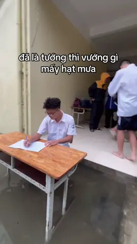 hs Việt Nam vẫn quyết tâm đến trường trước bão Bựalòi #d2k39thdhd #xuhuong #fyp #viral #xh 
