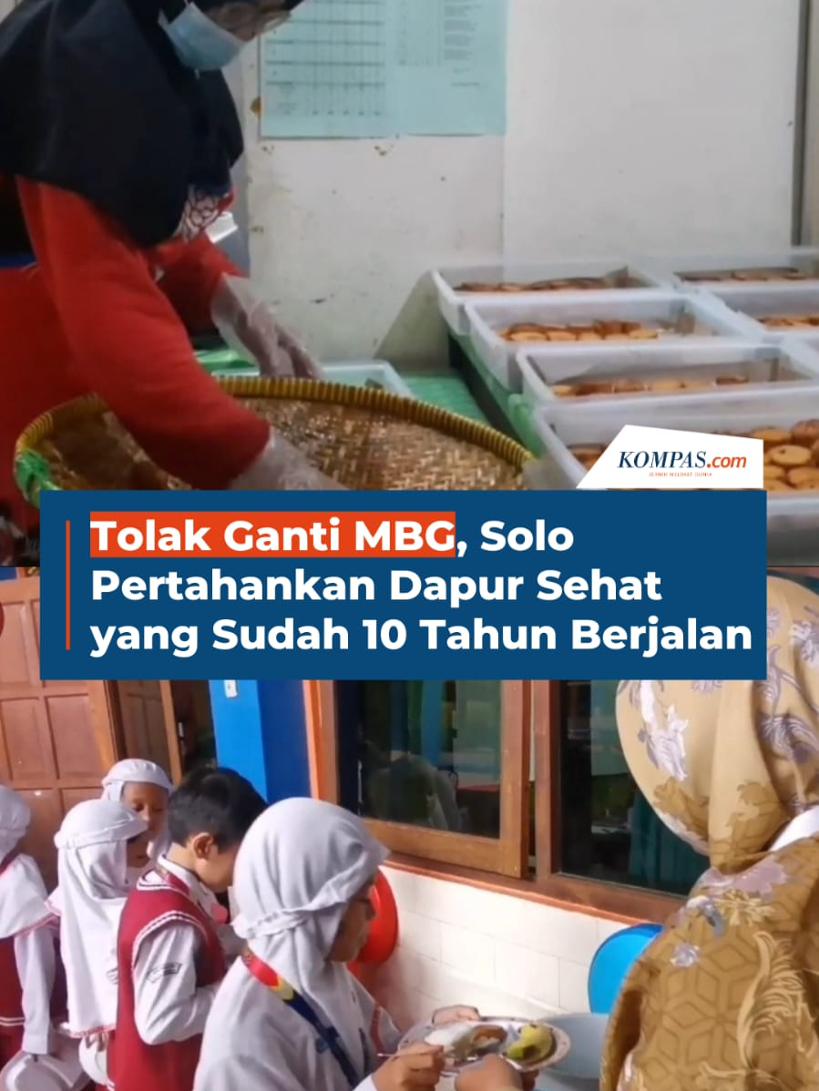 Dapur sehat SD Muhammadiyah 1 Ketelan, Solo, jadi perhatian publik setelah muncul kabar bakal diganti program Makan Bergizi Gratis.  Namun, pihak sekolah, orangtua siswa, hingga Wali Kota Respati Ardi kompak menolak. Dapur sehat yang sudah berdiri 10 tahun ini dinilai lebih aman, segar, dan terbukti mendukung kesehatan siswa.  Bahkan, dapur tersebut sudah meraih predikat kantin sehat nasional dua kali dari Kementerian Kesehatan. Penulis: Labib Zamani, Krisiandi  Kreatif: Safira Nurulita  Produser: Elizabeth Ayudya Ratna Rininta `#DapurSehat #Solo #MakanBergisiGratis #KantinSehat ##voice