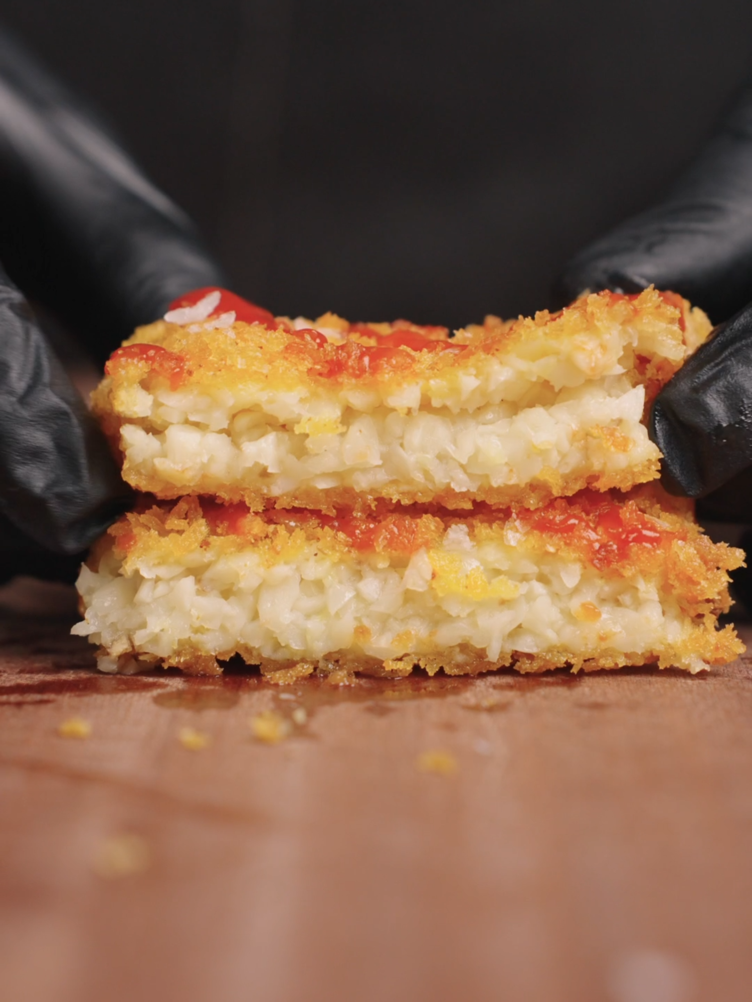 Eat or pass? 👀🔥 And no, this is NOT a hash brown btw… #garlic #Foodie #ASMRCooking #thermopro #HomeCooking