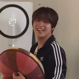 if adek happy, i'm happy too 😭😭😭