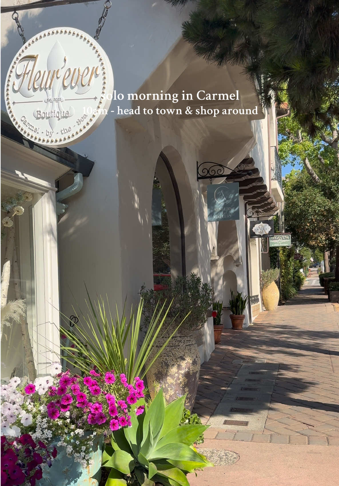 Jack golfs, I eat and shop 🥰 #carmelbythesea #dimlvlog #travelcouple #morningworkout #healthylifestyle @FORM for you 