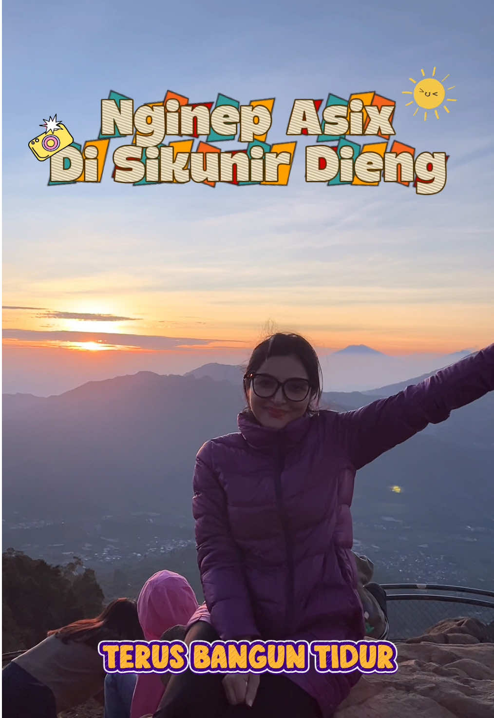 3 hari yang sangat berkesan di Sikunir dan beruntung banget bisa dapetin golden sunrisenya 😍 Btw, aku nginepnya di @Queen Villa yaaa, super nyaman dan deket banget ke Bukit Sikunir tinggal jalan kaki 🥰 #ASHexplore #dieng #travel 