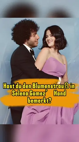 Hast du den Blumenstrauß in Selena Gomez’ Hand bemerkt? Er war tatsächlich nur 9,90 US-Dollar wert. #SelenaGomez #JustinBieber #BennyBlanco #fyp 